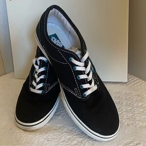 Vans Women Black and White Sneakers‎ Size 6
Women Junior